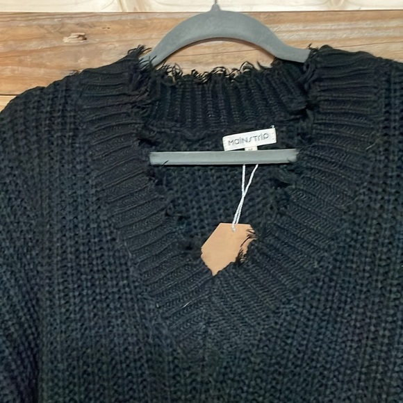 Main Strip size medium black v-neck distress acrylic sweater - Picture 3 of 7